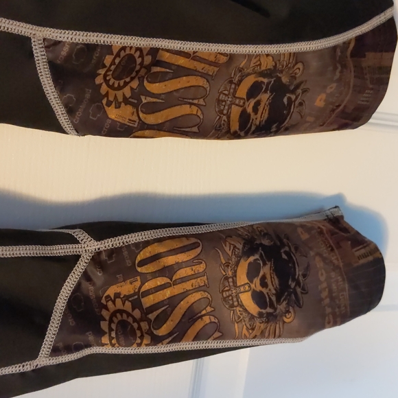 Dark Brown with Skull + Cityscape - Picture 10 of 16